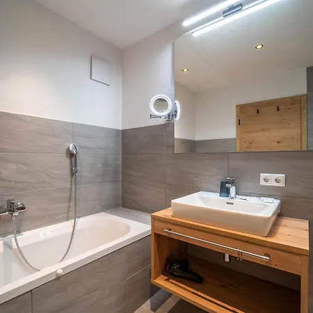Appartement Pettneu Am Arlberg - 1 Sankt Anton am Arlberg